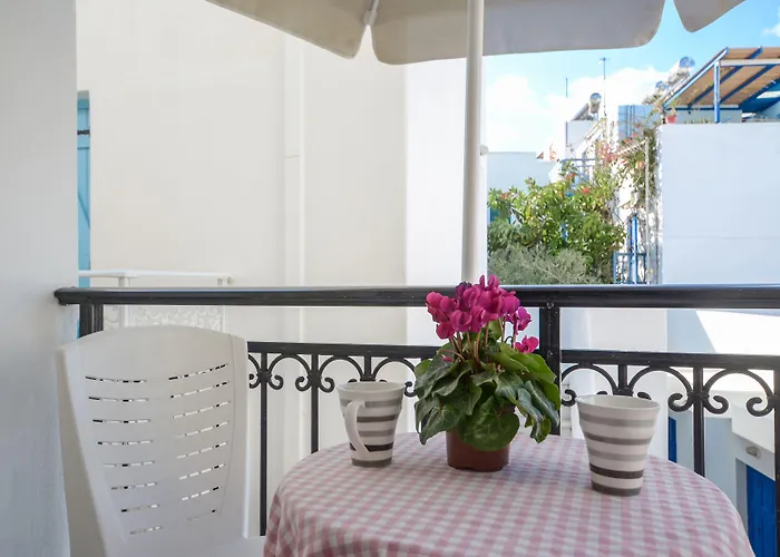 Ξενοδοχείο Panormos And *